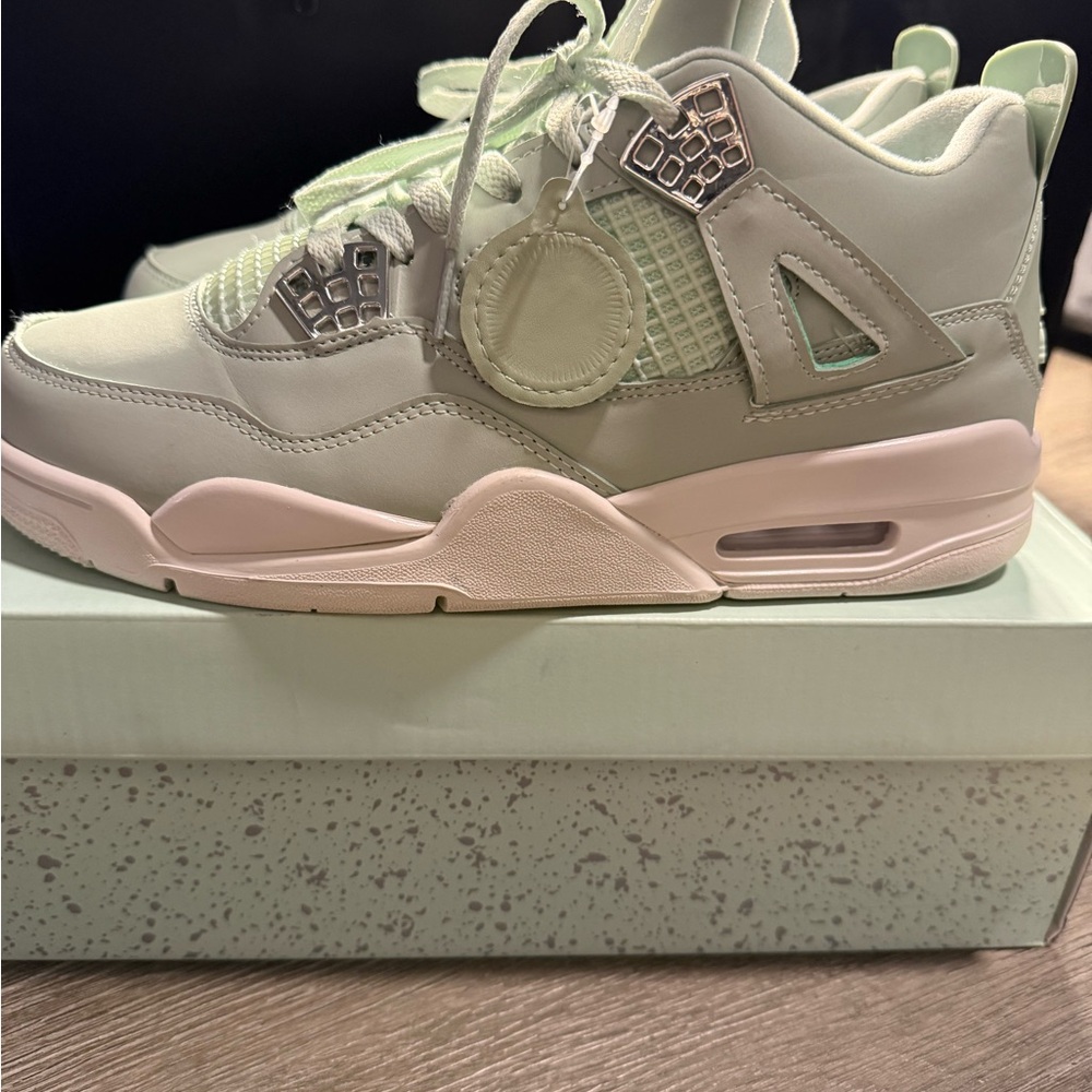 Retro Jordan 4 Mint Green Seaform Sneakers